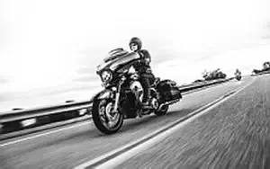 Desktop wallpapers motorcycle Harley-Davidson CVO Street Glide - 2017