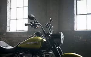 Desktop wallpapers motorcycle Harley-Davidson Touring Road King Special - 2017