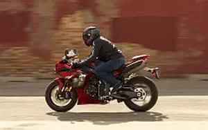 Desktop wallpapers motorcycle Yamaha YZF-R1 - 2011